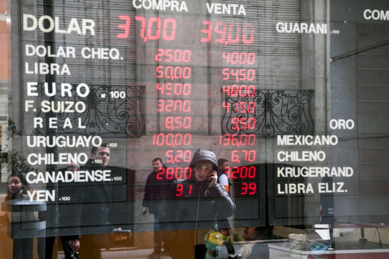 Fragile Argentina placing faith in IMF meeting