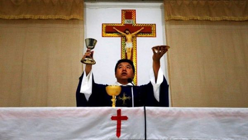 China: Vatican signs concord gaining right to appoint bishops