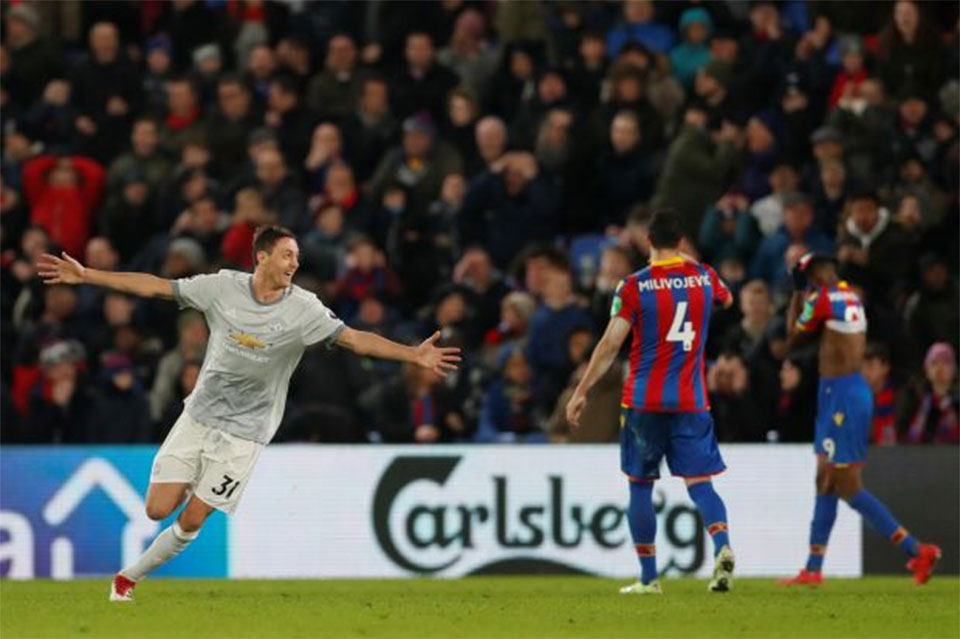 Late Matic strike gives United win in five-goal Palace thriller