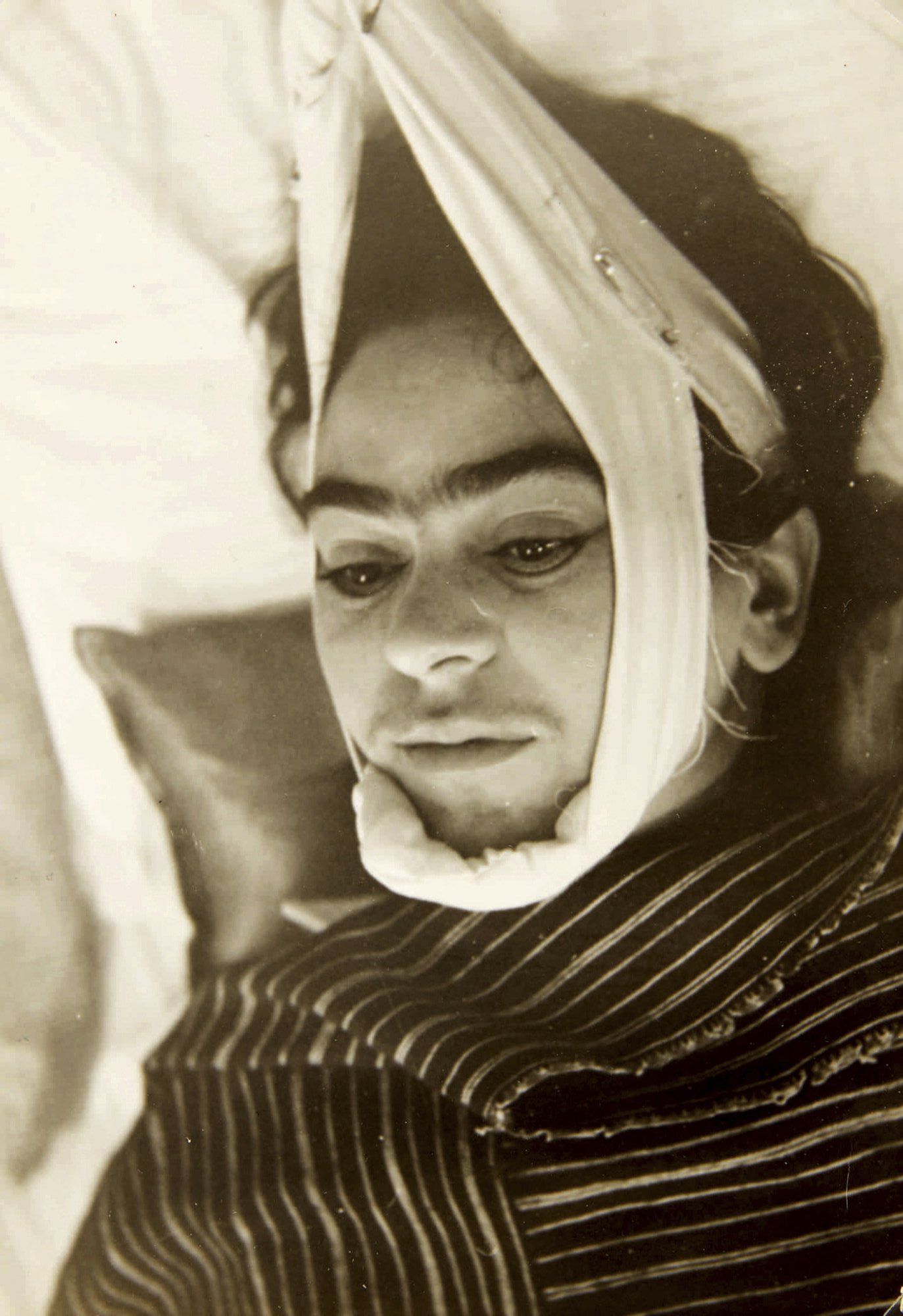 Unseen photos of Frida Kahlo by her lover to be auctioned