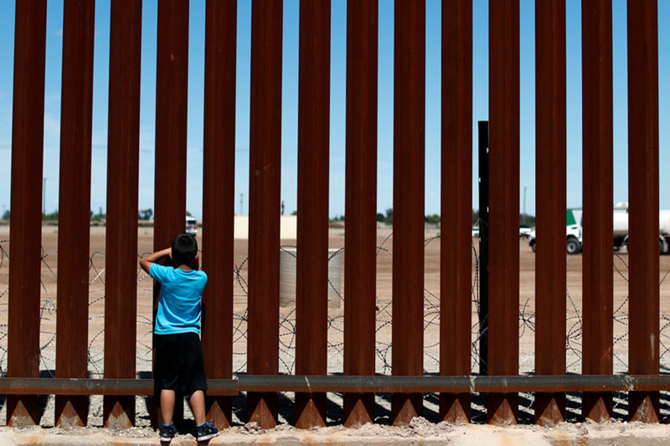 U.S. judge halts Trump policy of returning asylum seekers to Mexico