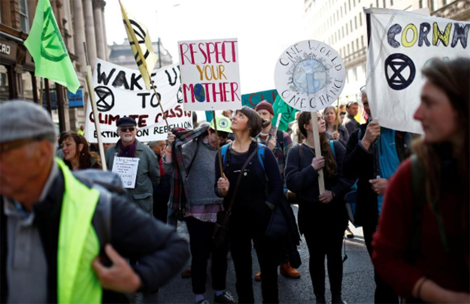 Climate change protesters threaten to block central London roads