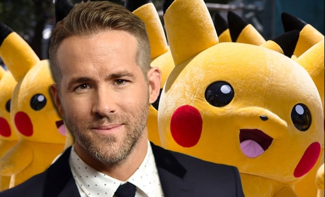 Ryan Reynolds poses with a giant 'Pikachu'