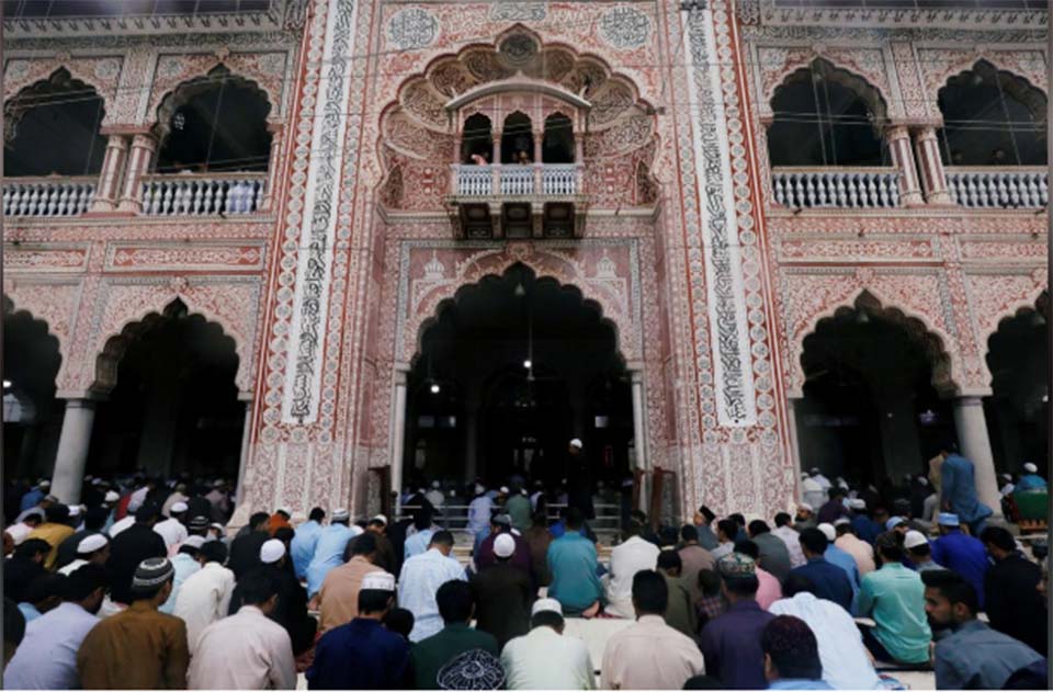 Pakistan dedicates Eid to Kashmir after India strips region of special status