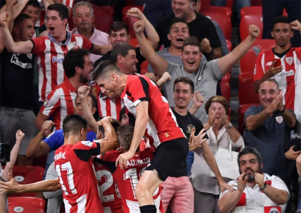 Barca beaten in Bilbao by thunderous strike from Aduriz