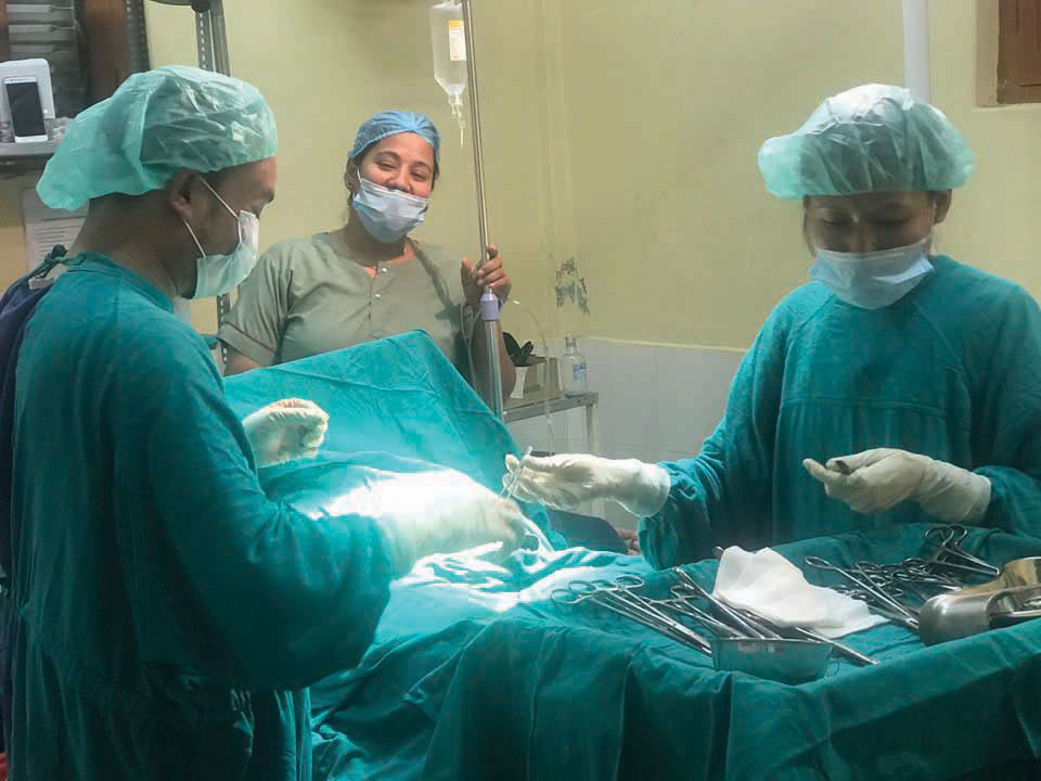Rolpa doctors perform cesarean delivery with mobile flashlights