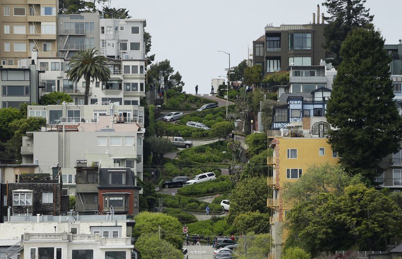 Tourists may pay tolls to drive crooked San Francisco street