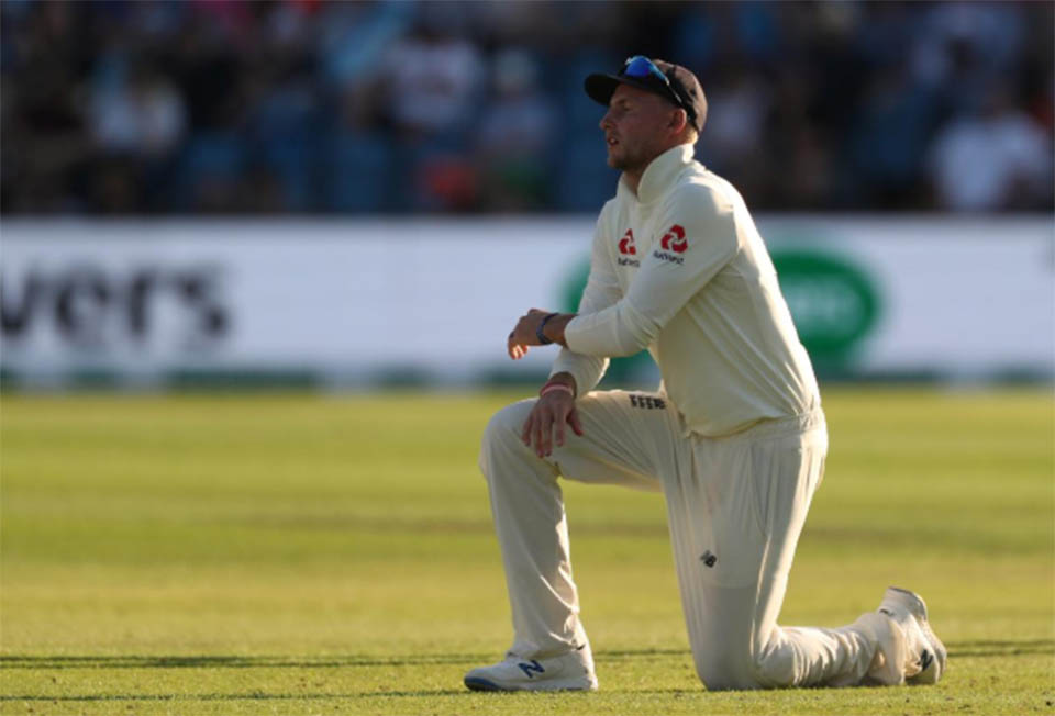 England defiant but test batting woes leave hosts on the brink