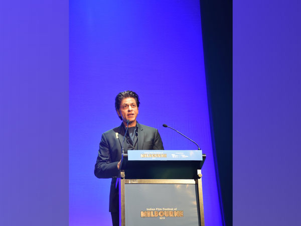 SRK gets Excellence in Cinema Award at Indian Film Festival, Melbourne