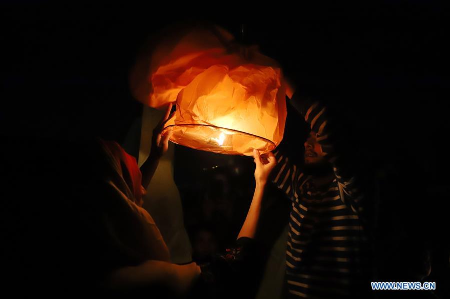 Cities go dark for Earth Hour, bring light to climate change