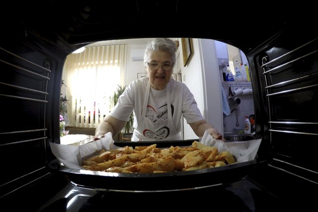 Granny Jela draws millions in Serbia with online cooking
