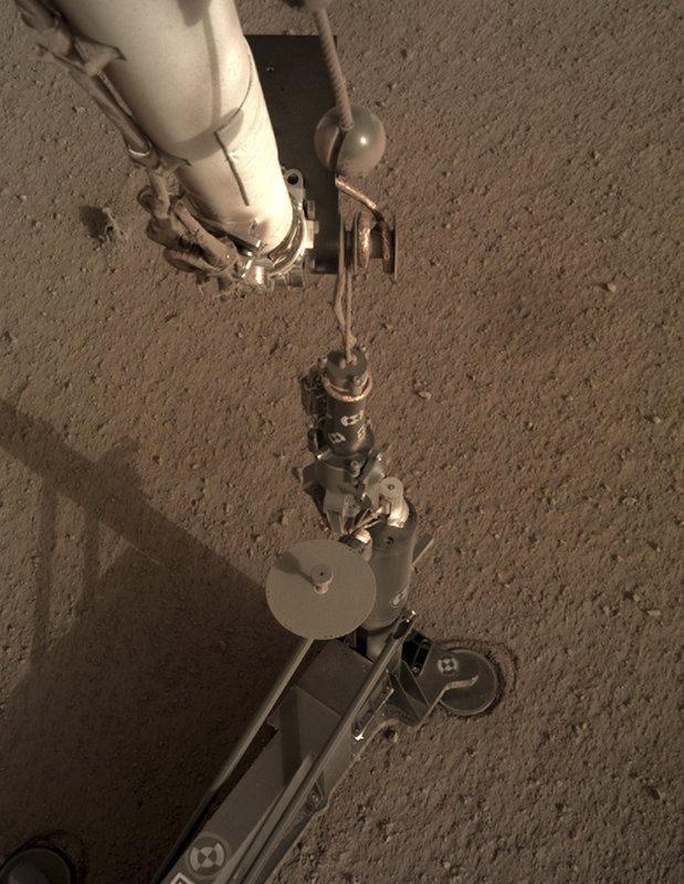 Mars lander starts digging on red planet, hits snags