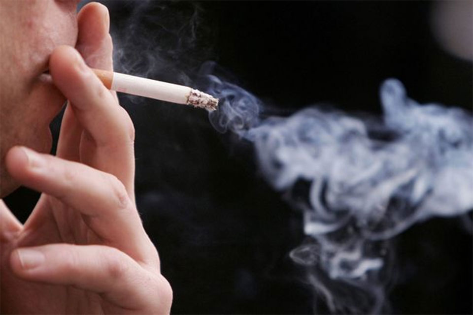 Heavy smoking can damage vision, Rutgers researcher finds