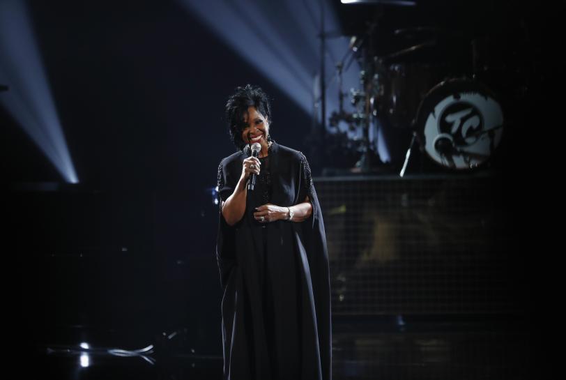 Gladys Knight defends decision to sing U.S. anthem at Super Bowl