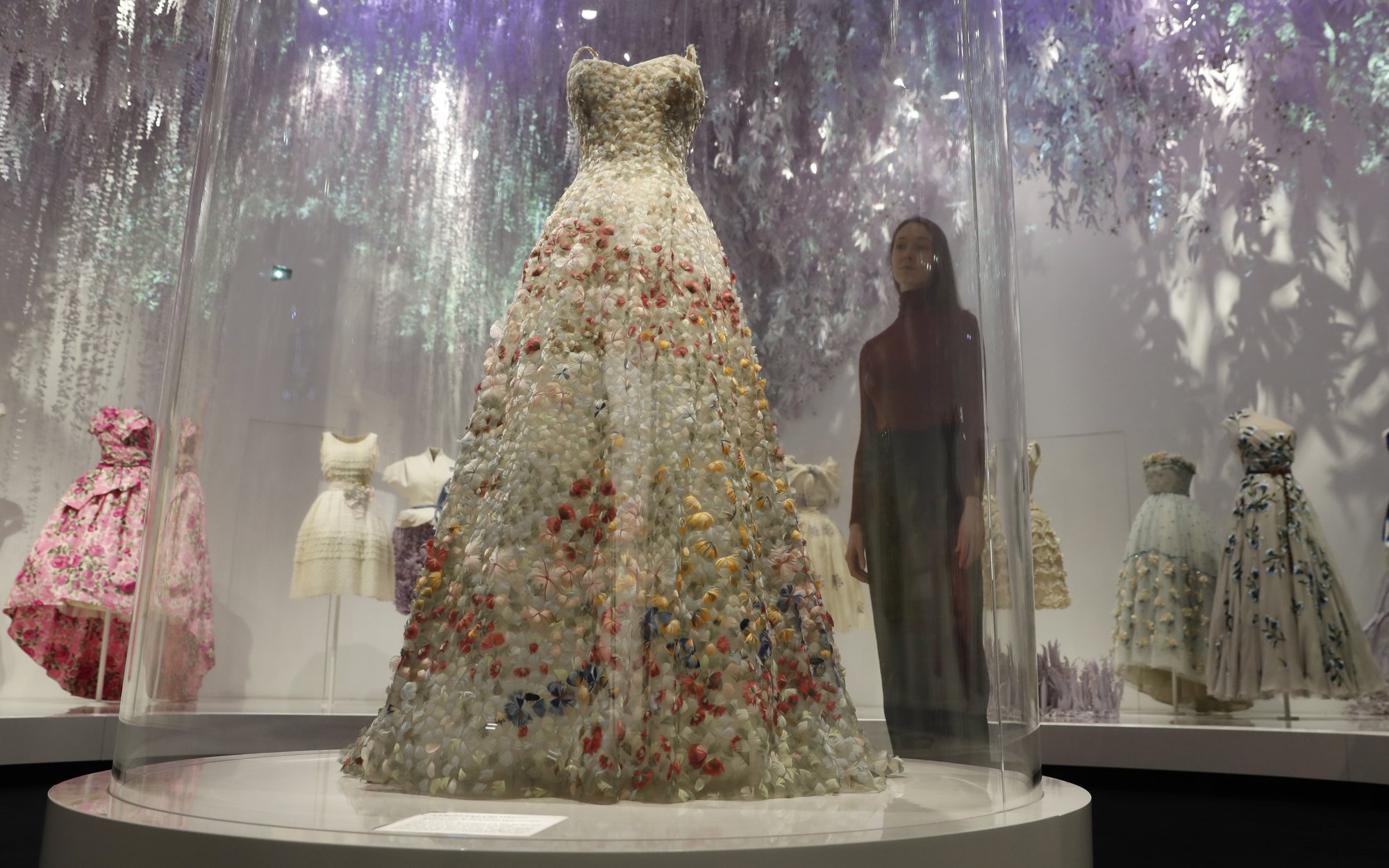 Ball gowns galore: London’s V&A Museum stages new Dior show