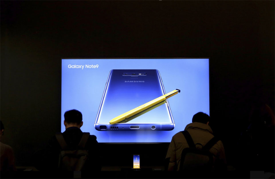 Samsung quarterly operating profit fell on slower demand
