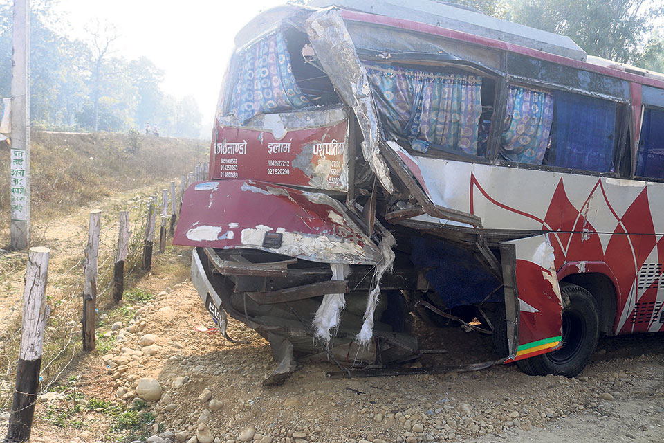 Truck hits bus in Sarlahi, three dead