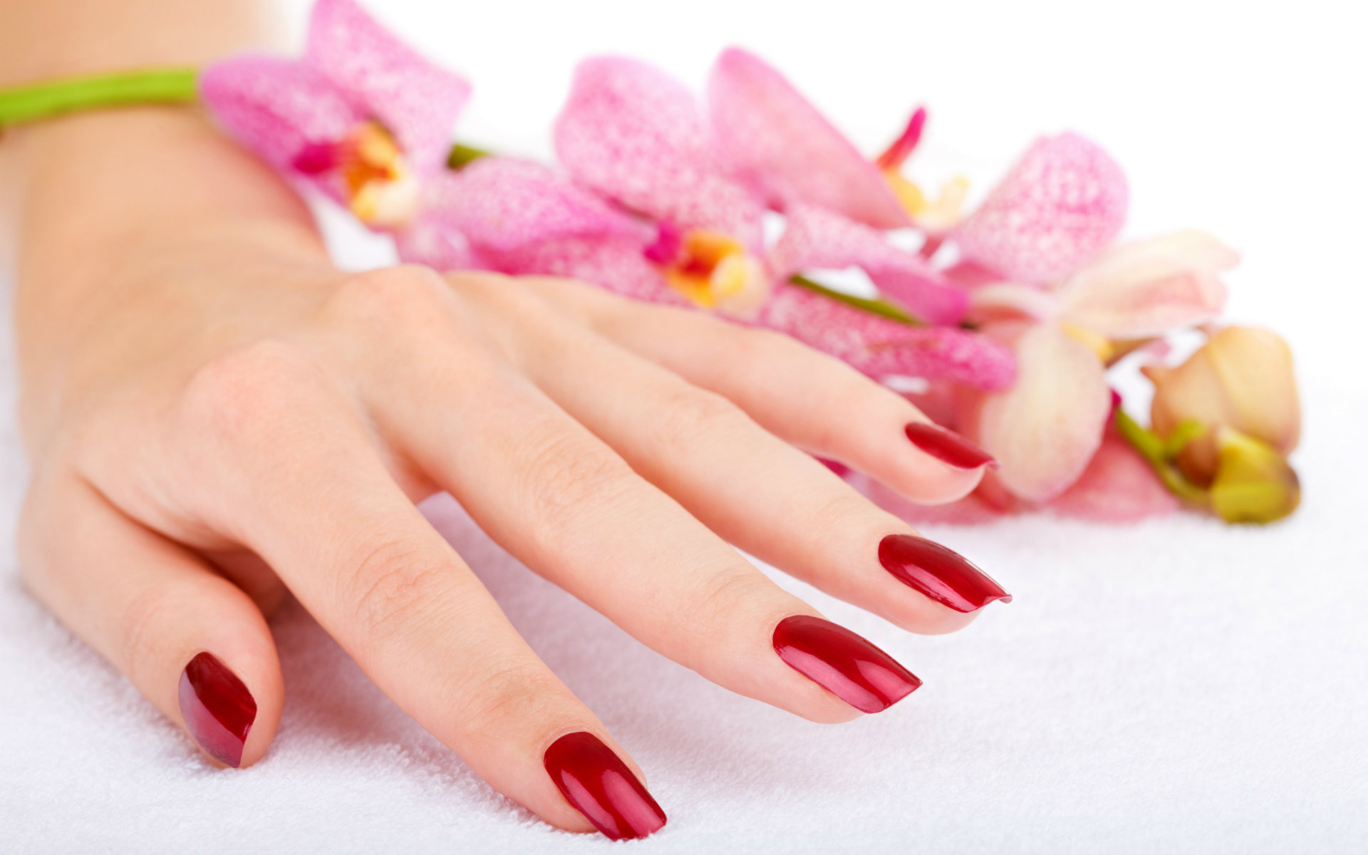 Get your nails done this wedding season at home