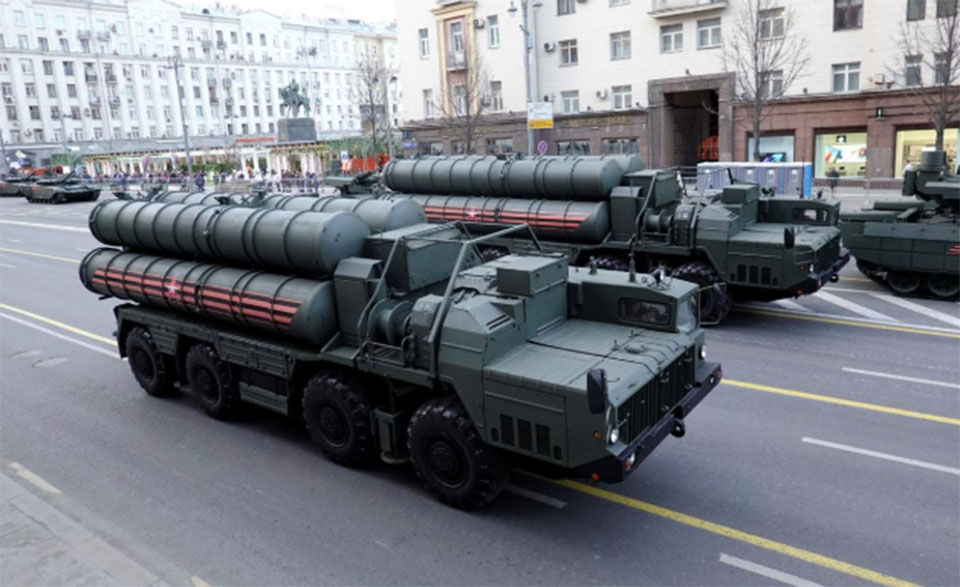 Russia delivers missile system to Turkey in challenge to NATO