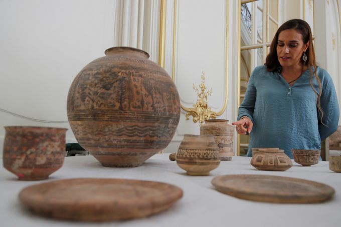 France returns stolen ancient artifacts to Pakistan