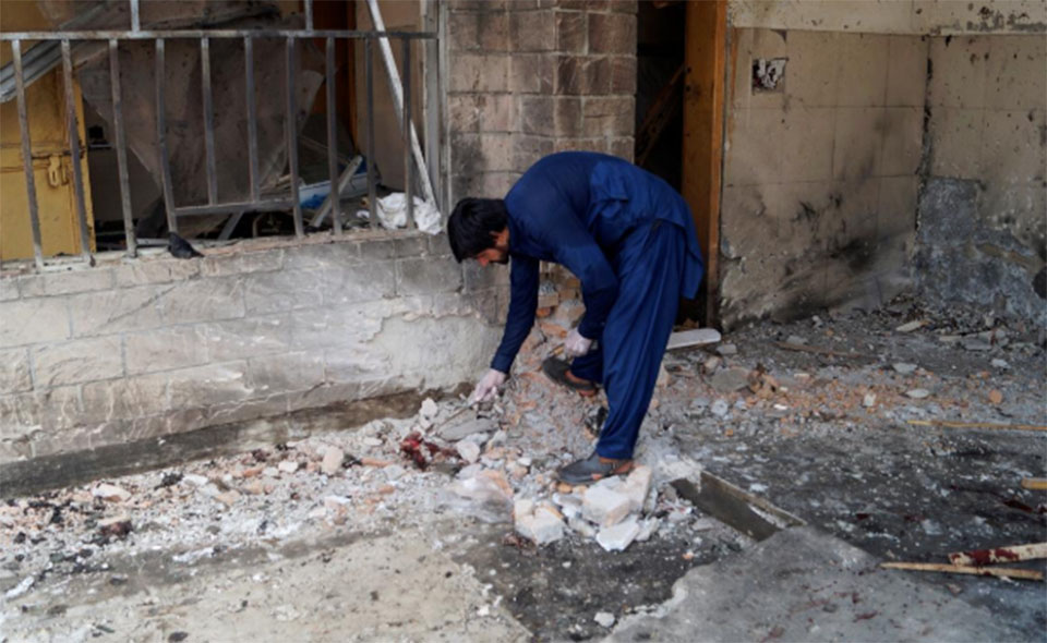Female suicide bomber kills eight in northwest Pakistan
