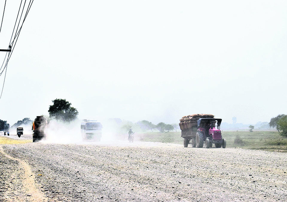 Dusty road along Bhairahawa–Taulihawa route a challenge to Visit Lumbini Year