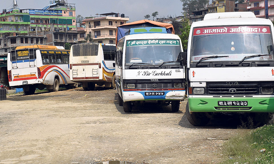 Thousands of people leave Kathmandu Valley to cast their votes
