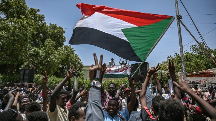 At least 7 dead as Sudanese stage protests against army rule