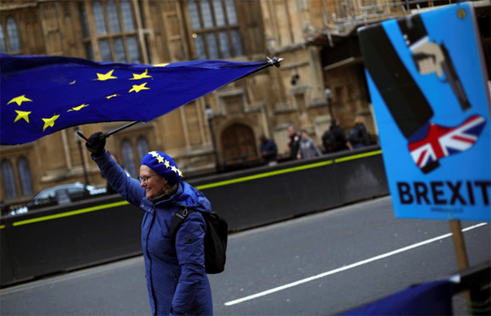A Brexit crisis deepens, thousands due to march through London for a new referendum