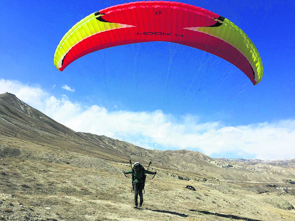 Private sector authorized to supervise paragliding flights in Pokhara