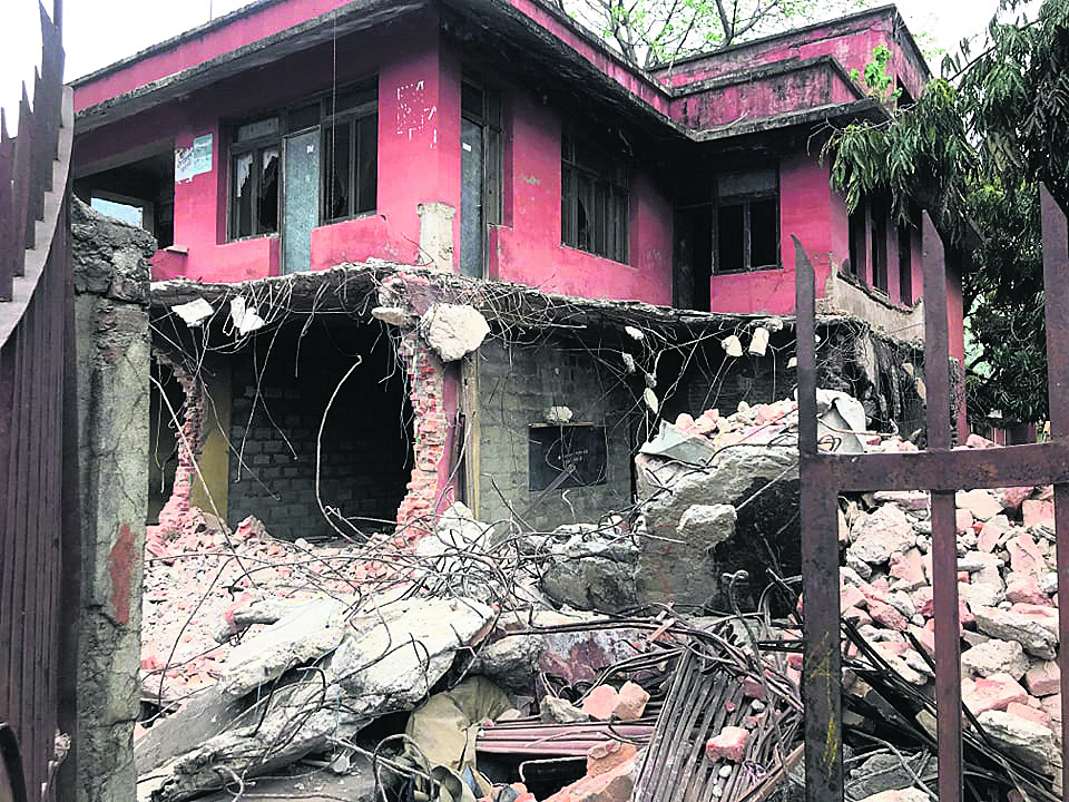 Police tear down house used as office by Chand outfit
