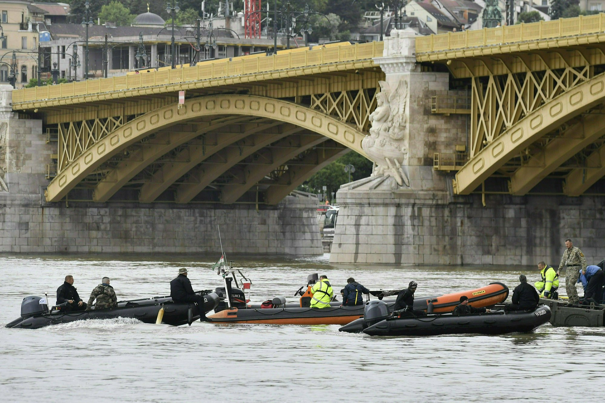 Survivors of Budapest boat sinking recall chaotic moments