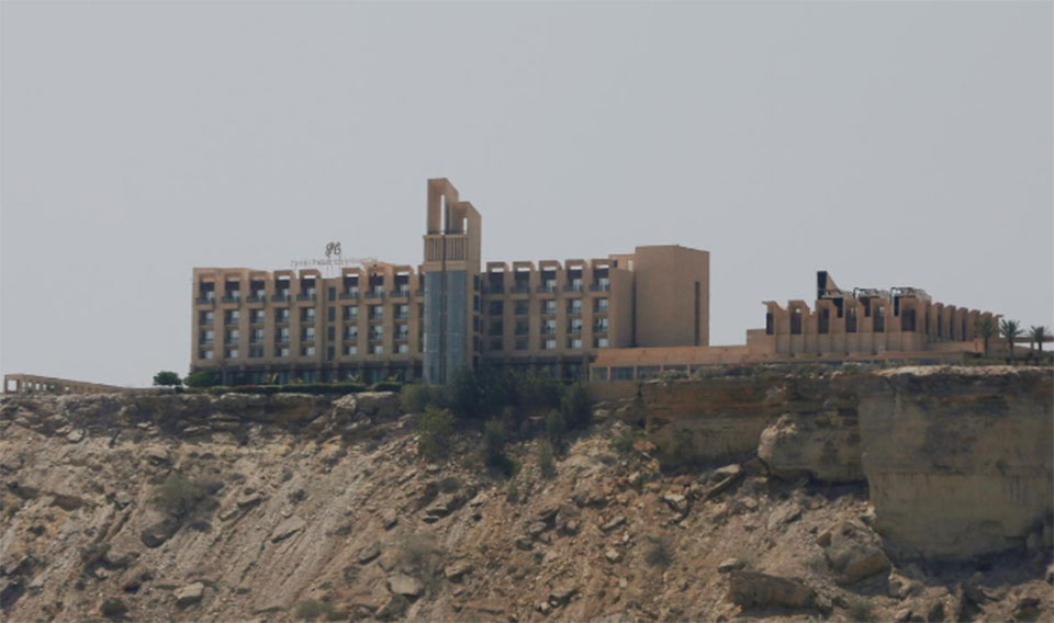 Pakistani forces comb hotel a day after raid kills at least five