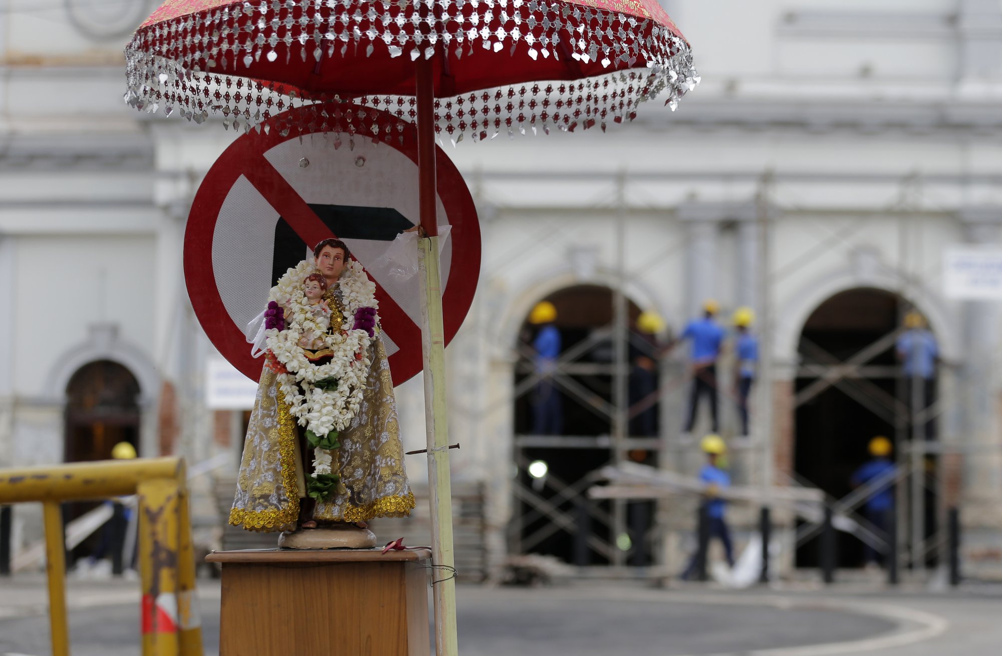 Sri Lanka Catholics celebrate Mass via TV amid new warnings
