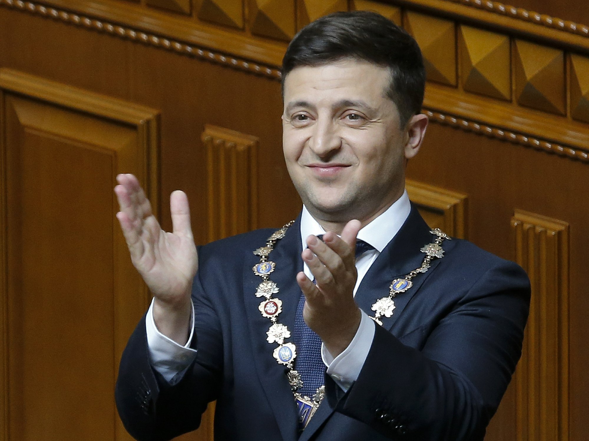 Ukraine’s new leader gets sworn in, dissolves parliament