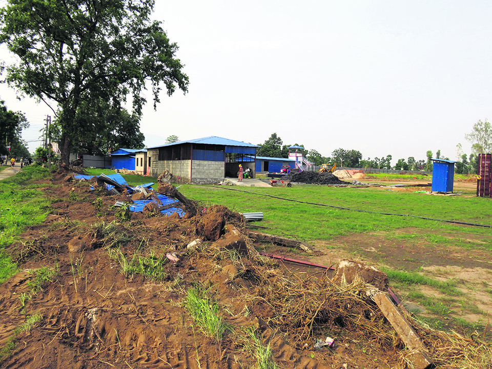 Locals tear down fence of Gautam Buddha Stadium site
