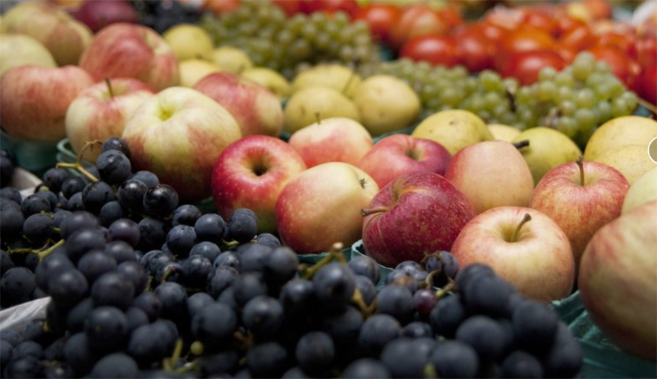 Less fat, more fruit may cut risk of dying of breast cancer