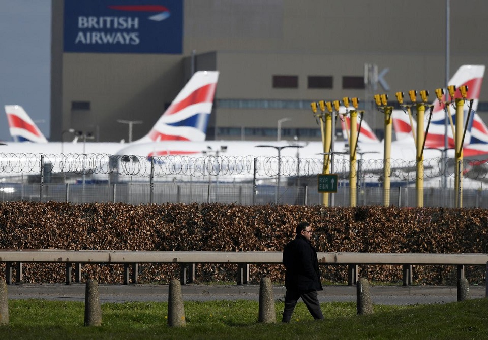 British Airways could suspend 36,000 employees - BBC