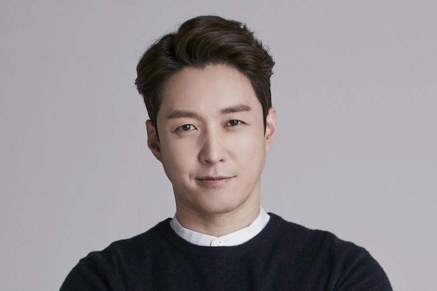 Actor Shim Hyung Tak to marry his long time girlfriend