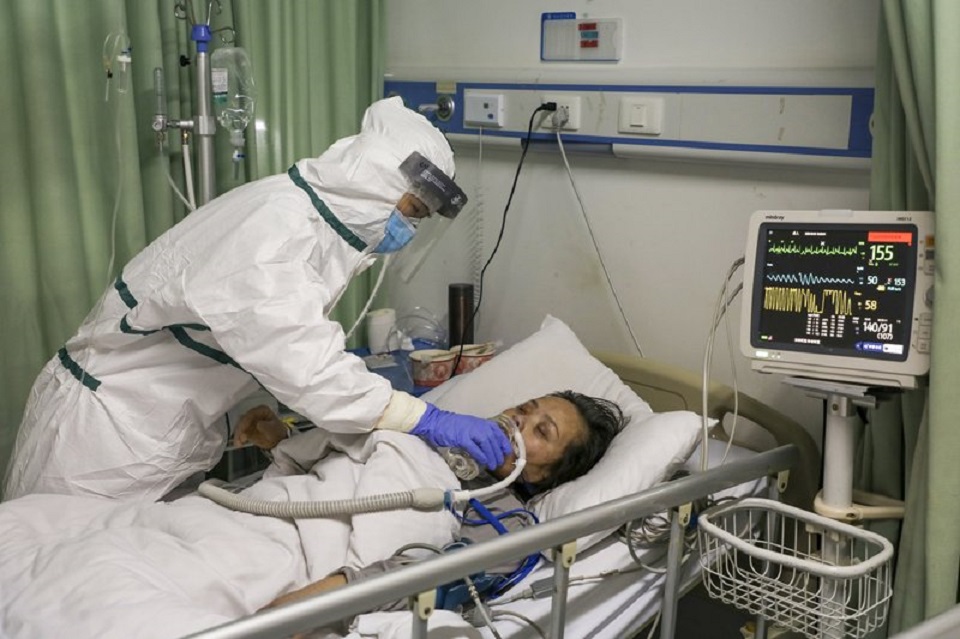 Anger and virus cases grow in China with 722 total deaths
