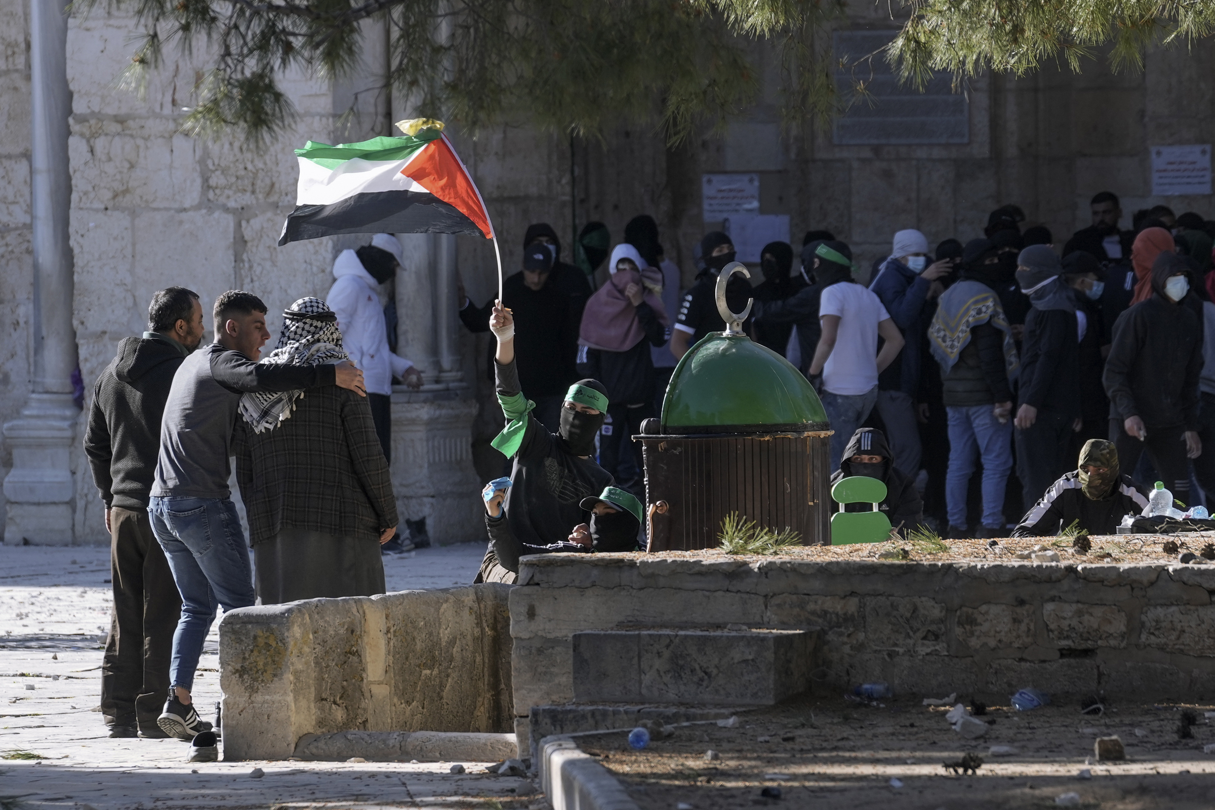 More than 100 hurt in Jerusalem clashes as religious festivals overlap