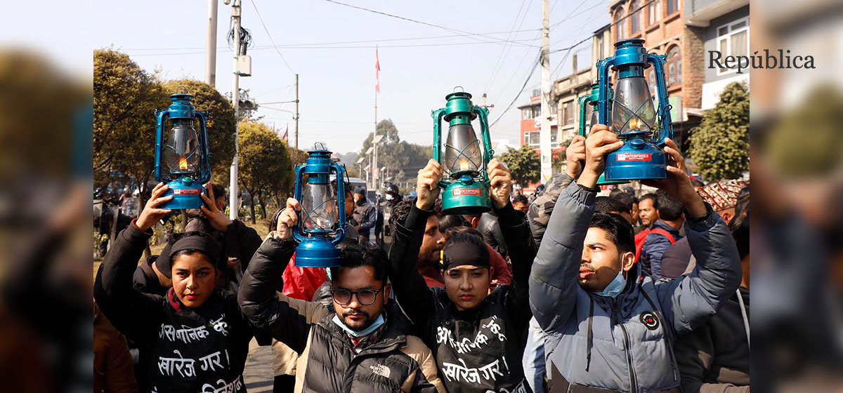 IN PICS: ANNFSU close to Dahal-Nepal faction of NCP stages lantern protest demanding reinstatement of lower house