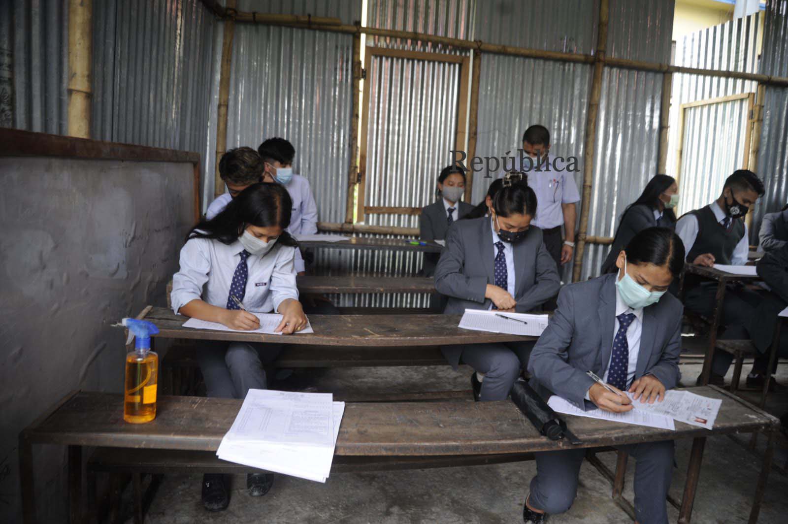 PHOTOS: Grade XII exams in physical presence of students from today