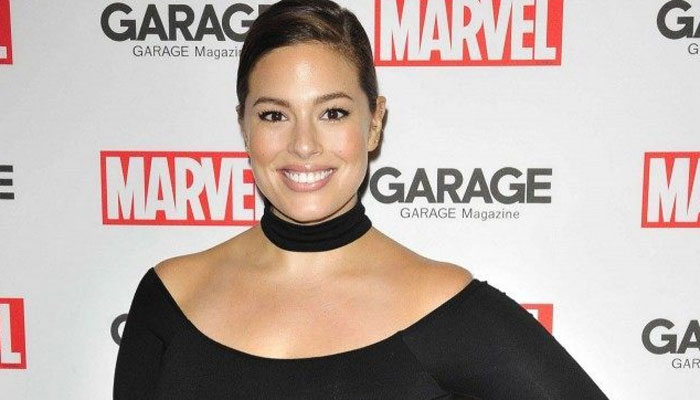 Ashley Graham poses completely nude