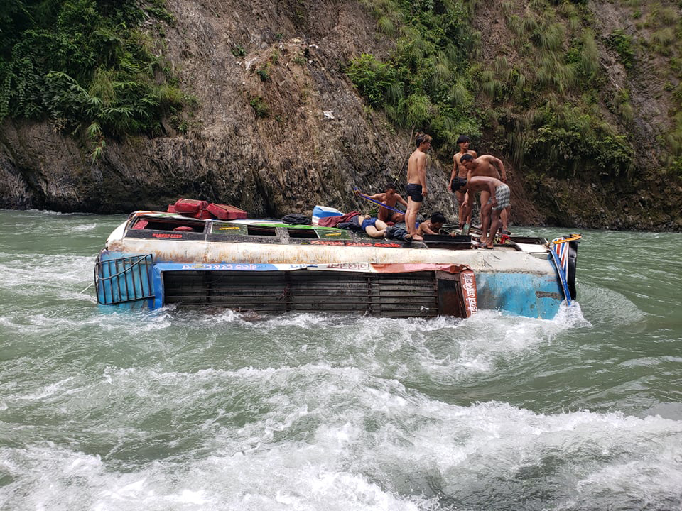 Rolpa bus plunge kills two (with photos)