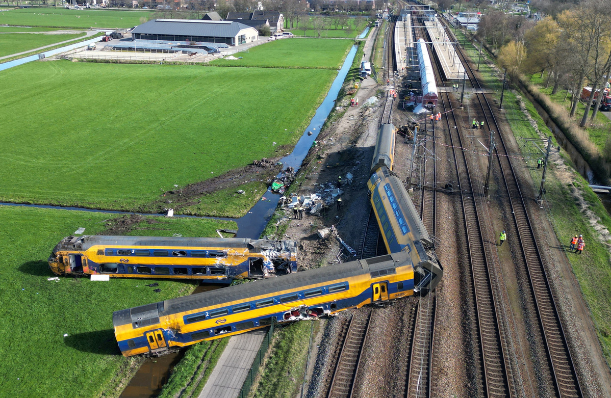 One dead, 30 injured in train crash in Netherlands