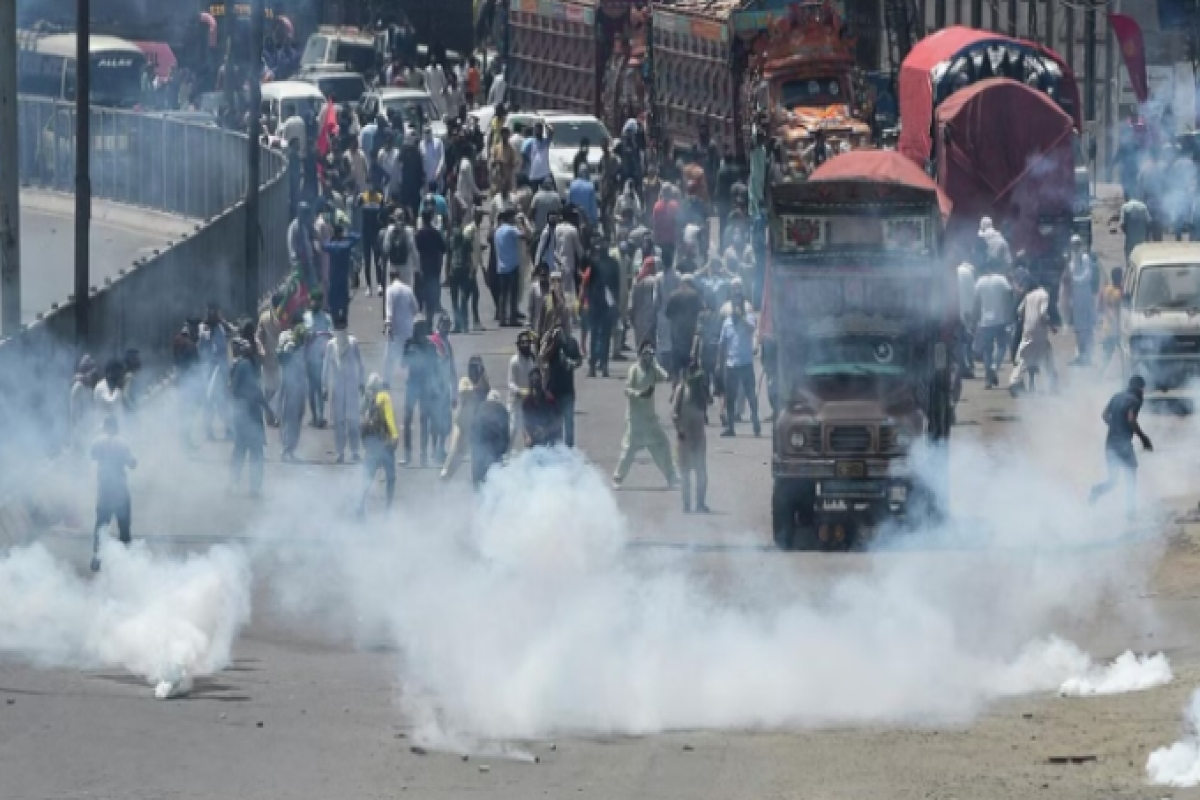 10 killed, over 1,750 injured in protestors-police clashes in Pakistan