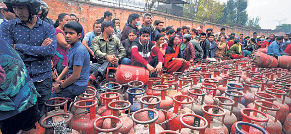 Shortage of cooking gas continues despite NOC adopting measures to ease supply