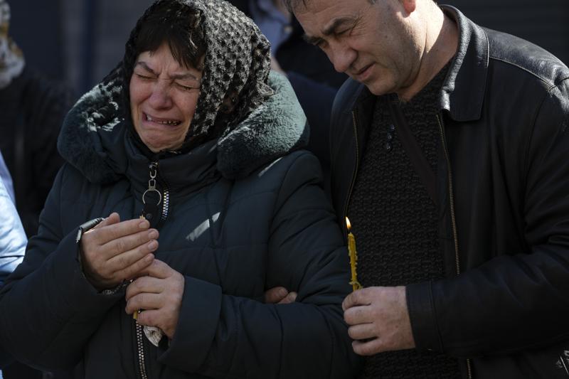 Police: More than 900 civilian bodies found in Kyiv region