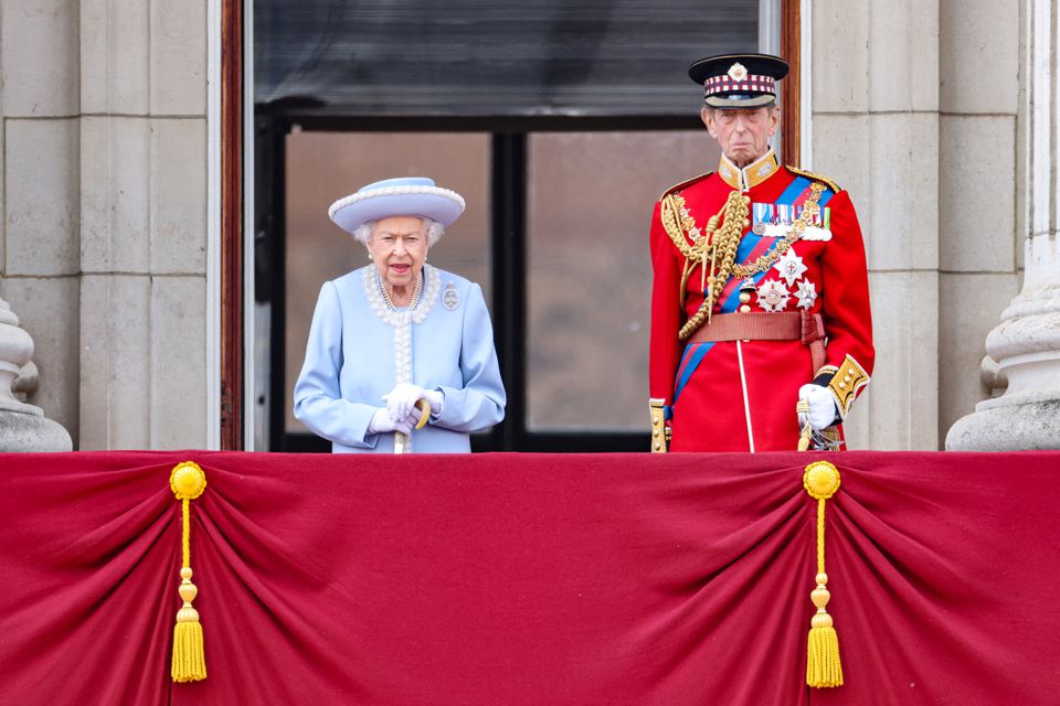 Thousands gather to salute Queen Elizabeth as Platinum Jubilee celebrations begin